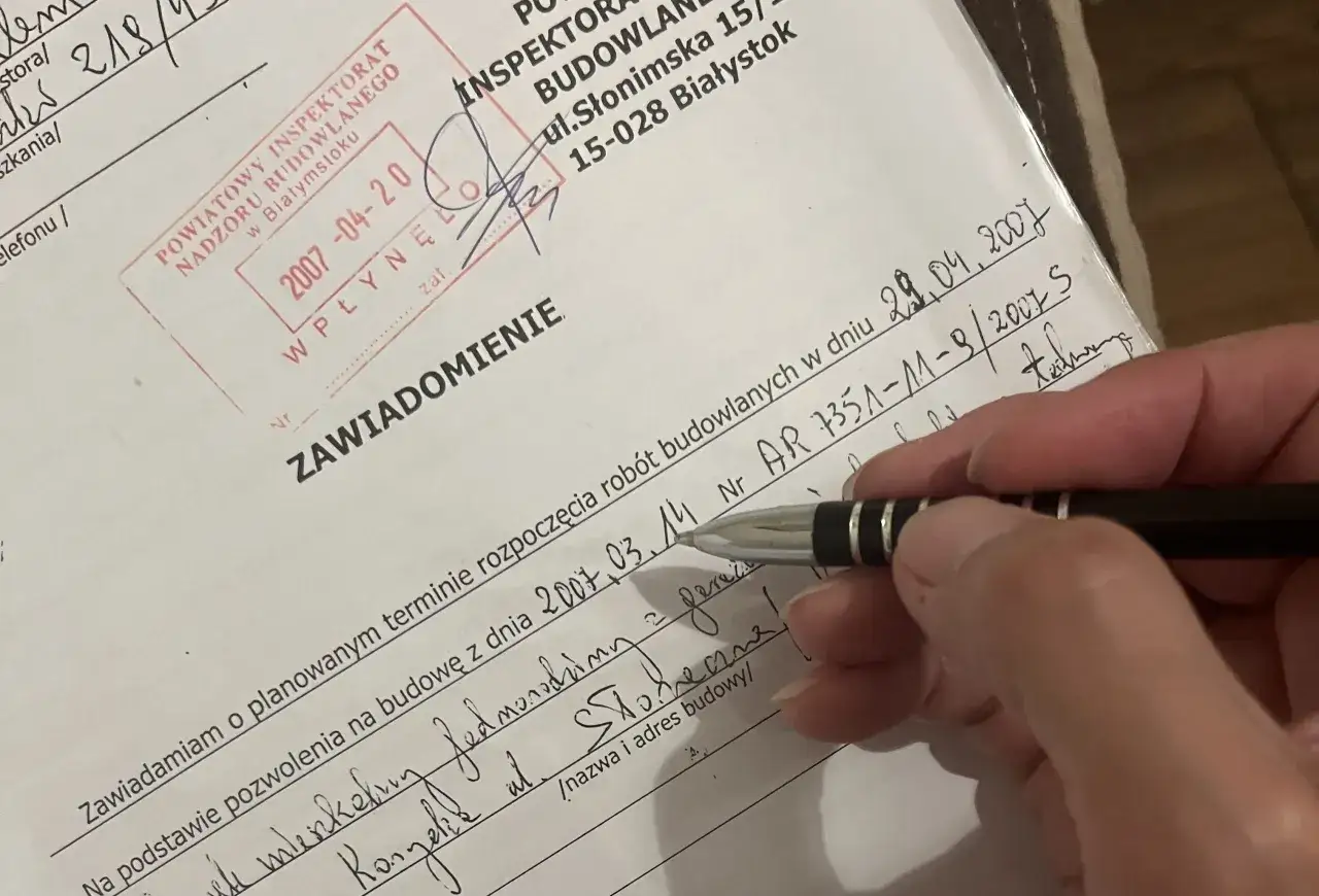Zawiadomienie o rozpoczęciu robót budowlanych, co to jest obiekt budowlany. Dokument z pieczątką i podpisem.